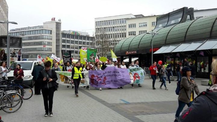 Laut Hannoversche Allgemeine Zeitung / HAZ waren es 10.000 KollegInnen, gefühlt …