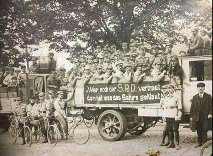 SDAJ Göttingen shared Das Brecht(h)aus’s post.