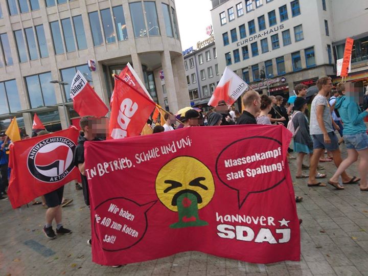 Gestern waren trotz Hundewetter in  #Hannover Hunderte auf der Demo Seebrücke st…
