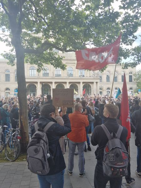 Gemeinsam mit tausenden Hannoveranerinnen und Hannoveranern waren wir heute bei …